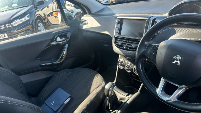 Peugeot 208 1.2 PureTech Allure Premium 5dr Petrol Hatchback